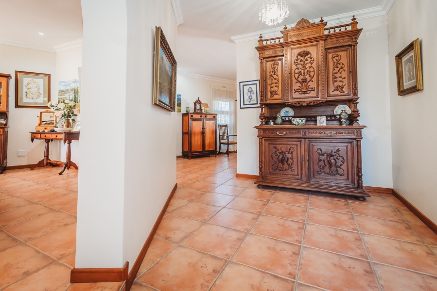 4 Bedroom Property for Sale in Glen Barrie Western Cape